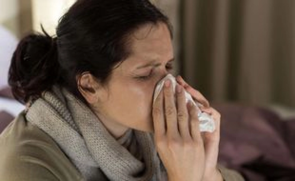 Comment se soigner naturellement lorsque l'on souffre d'un rhume, d'une congestion nasale, d'un mal de gorge sans recourir aux médicaments anti-rhume déconseillés ?