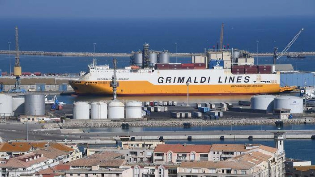 Un bateau gratte-corail libère 28.000 L d'acide sulfurique près de la Corse