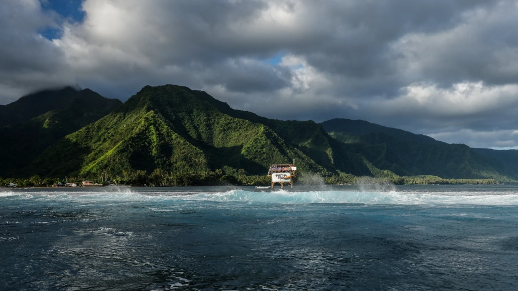 Paris 2024 : Polynesian President Confirms Teahupo'o as Surfing Venue