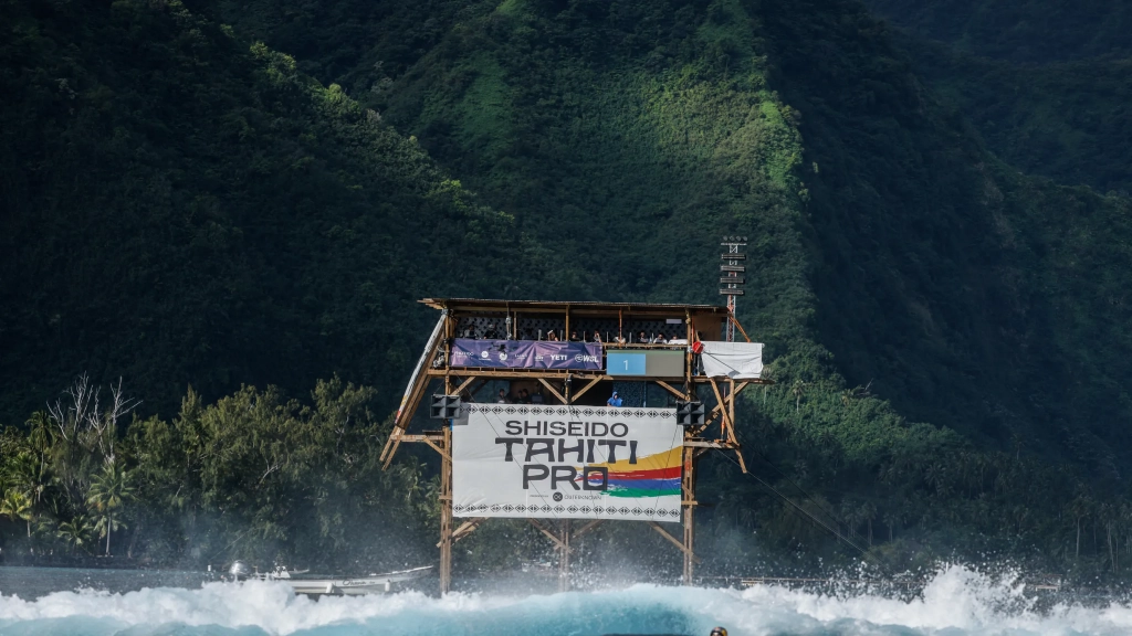 Paris 2024 : la Fédération internationale de surf propose une alternative controversée à la tour des juges à Tahiti