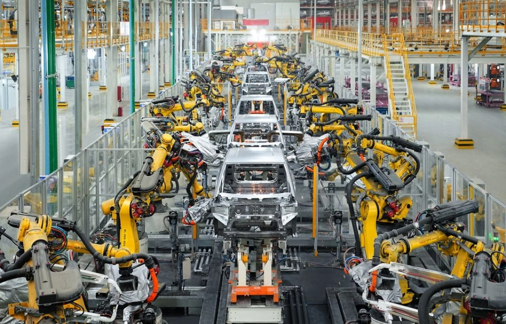 BYD, le constructeur chinois, s'implante en Europe pour la production automobile