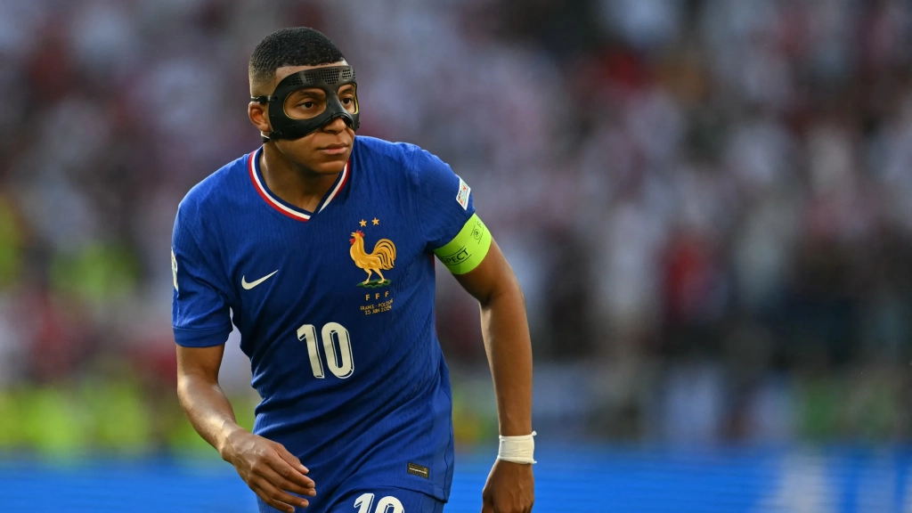 Euro 2024 : "Jouer avec un masque, c'est une horreur absolue", confie Kylian Mbappé