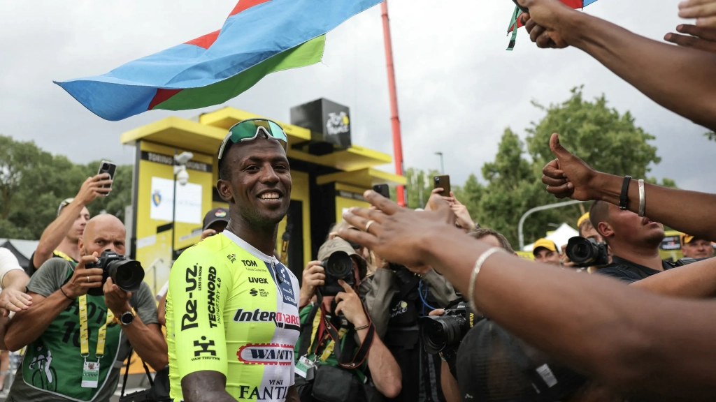 Tour de France 2024 : "Il n'a pas une famille mais un peuple derrière lui..." Biniam Girmay, une victoire pour l'Erythrée et l'Afrique