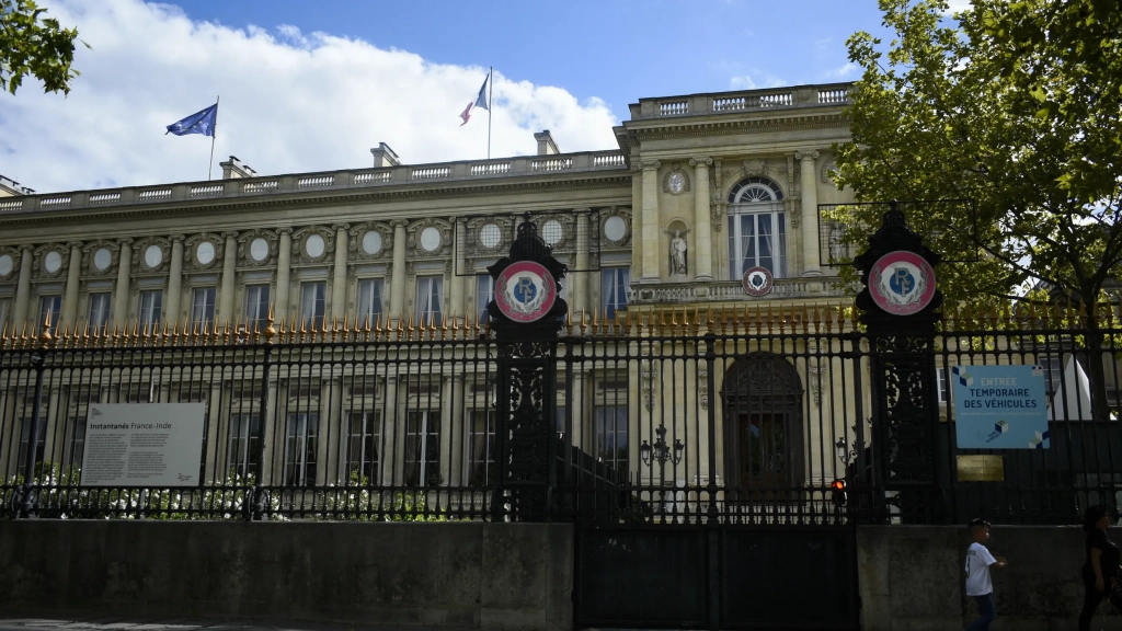 "On fait des groupes de parole entre collègues" : en cas de victoire du RN, les diplomates français tiraillés entre loyauté et convictions personnelles