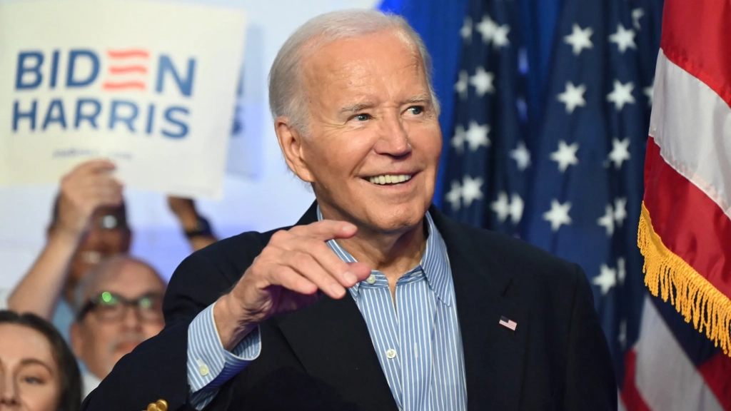 Présidentielle américaine : Joe Biden "est dans un moment très difficile et inédit, où il doit regagner la confiance de son propre camp"