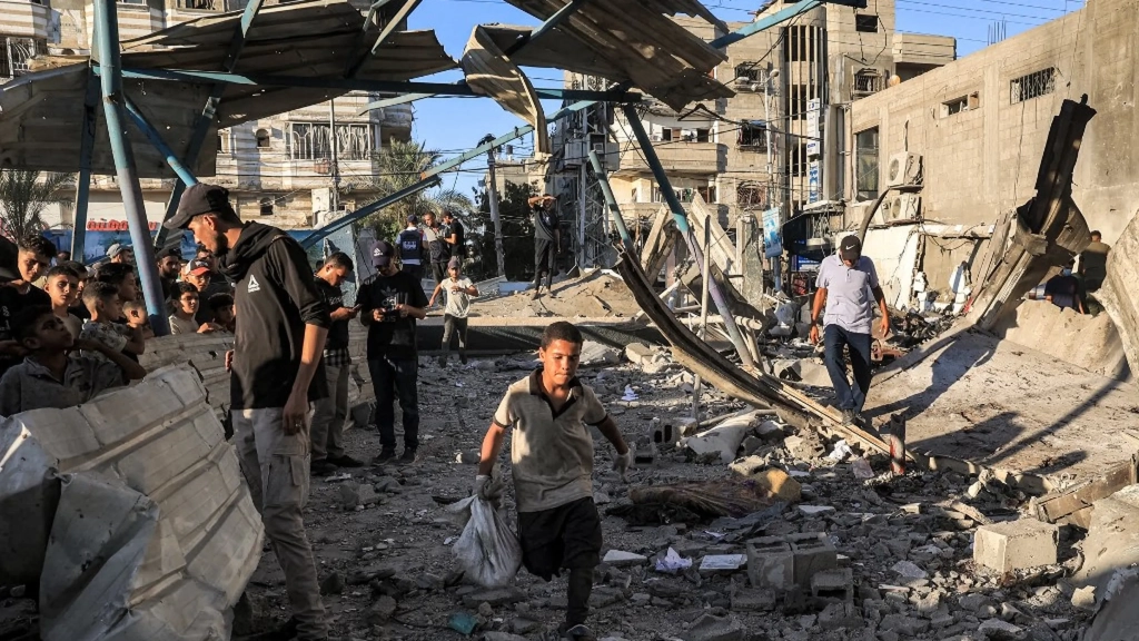 Guerre entre Israël et le Hamas : au moins 16 morts dans un raid israélien sur une école abritant des déplacés, annoncent les autorités palestiniennes